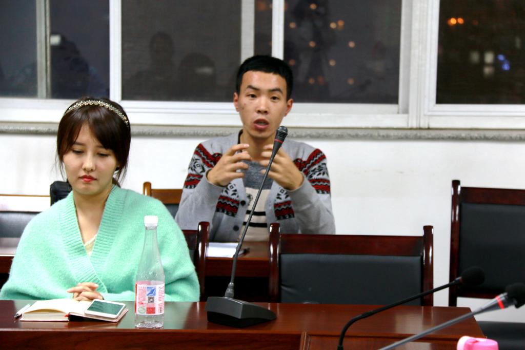 同学们积极发言交流